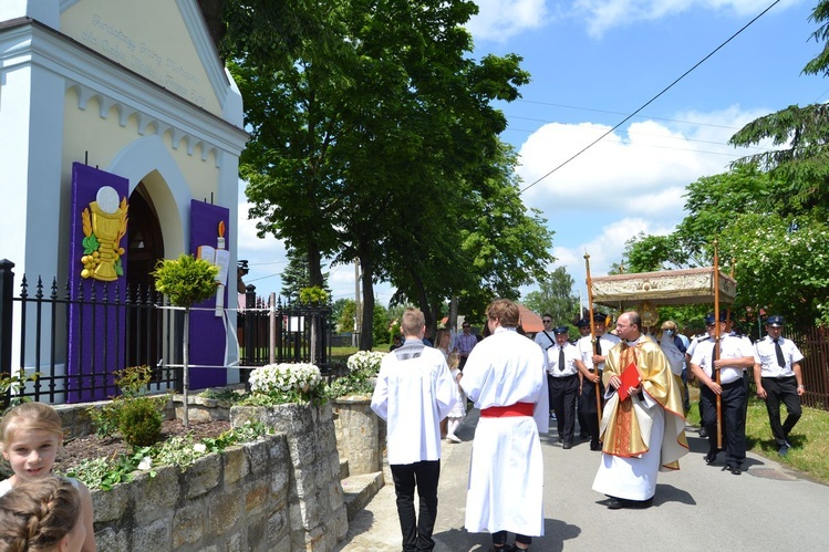 Tarnobrzeg. Procesja w parafii św. Marii Magdaleny