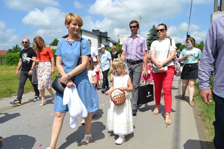 Tarnobrzeg. Procesja w parafii św. Marii Magdaleny