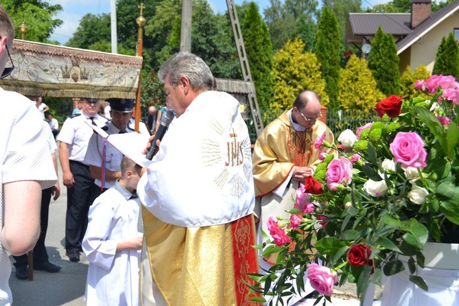 Tarnobrzeg. Procesja w parafii św. Marii Magdaleny