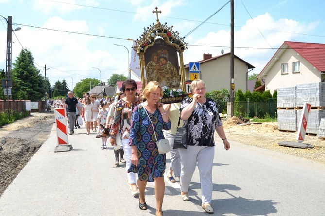 Tarnobrzeg. Procesja w parafii św. Marii Magdaleny