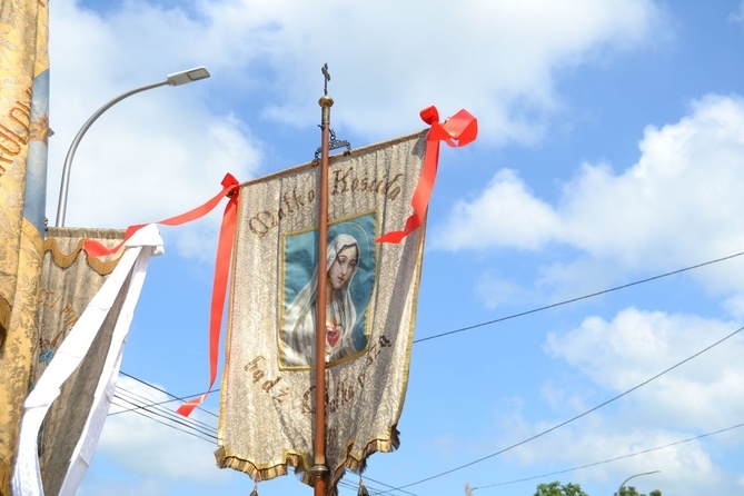 Tarnobrzeg. Procesja w parafii św. Marii Magdaleny