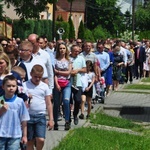 Tarnobrzeg. Procesja w parafii Matki Bożej Częstochowskiej