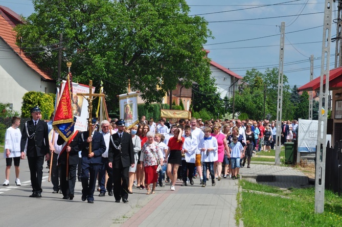 Tarnobrzeg. Procesja w parafii Matki Bożej Częstochowskiej