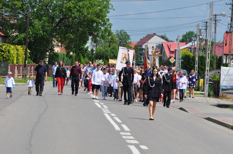 Tarnobrzeg. Procesja w parafii Matki Bożej Częstochowskiej