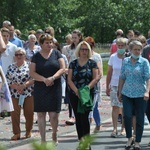 Tarnobrzeg. Procesja w parafii Matki Bożej Częstochowskiej