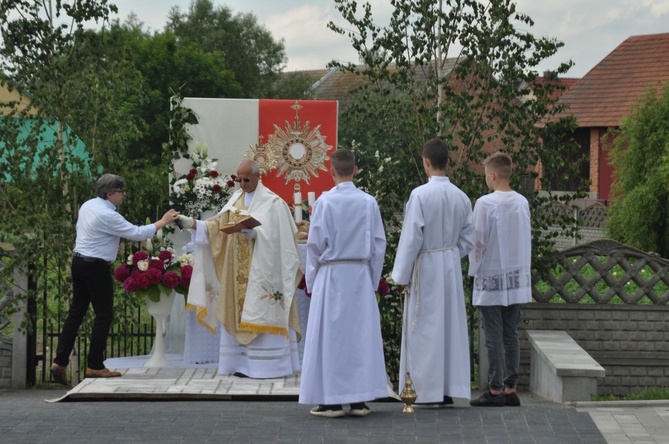 Tarnobrzeg. Procesja w parafii Matki Bożej Częstochowskiej