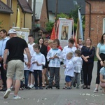 Tarnobrzeg. Procesja w parafii Matki Bożej Częstochowskiej