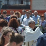 Tarnobrzeg. Procesja w parafii Matki Bożej Częstochowskiej