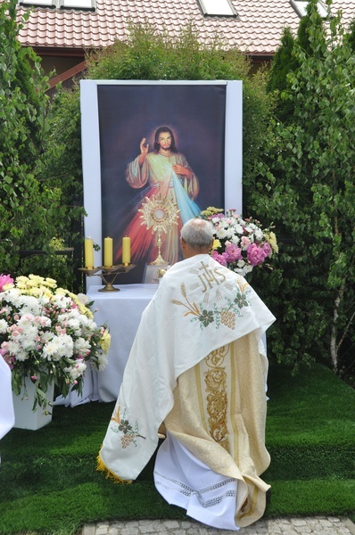 Tarnobrzeg. Procesja w parafii Matki Bożej Częstochowskiej