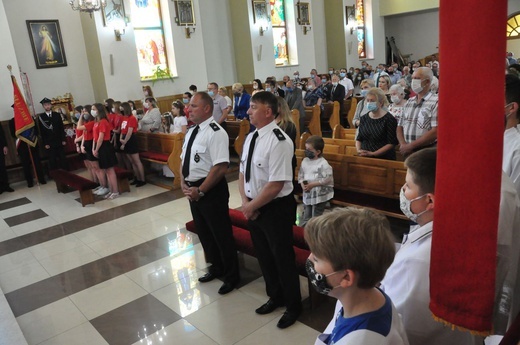 Tarnobrzeg. Procesja w parafii Matki Bożej Częstochowskiej