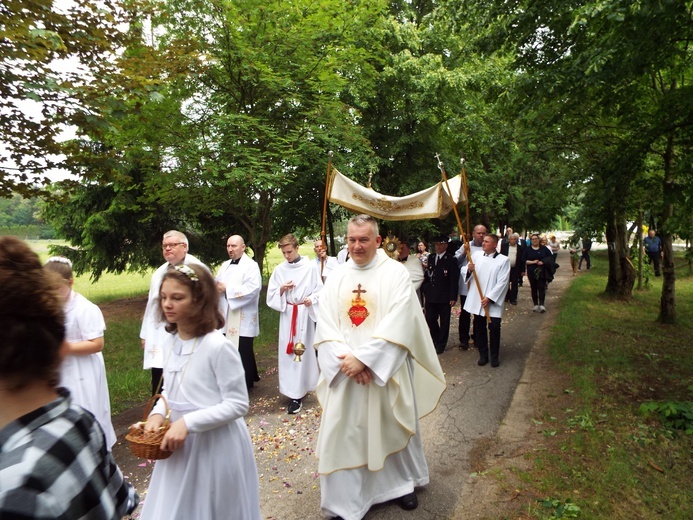 Uroczystość Bożego Ciała w Puszczy Mariańskiej