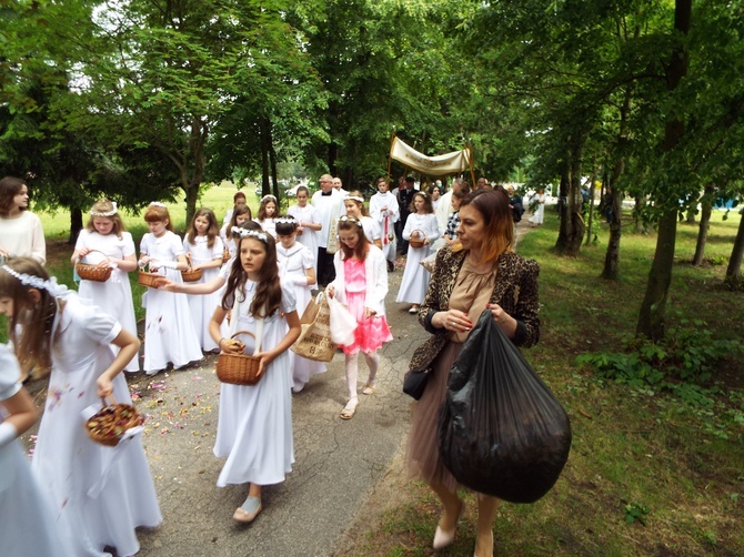 Uroczystość Bożego Ciała w Puszczy Mariańskiej