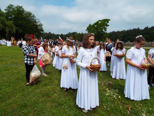 Uroczystość Bożego Ciała w Puszczy Mariańskiej