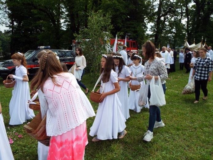 Uroczystość Bożego Ciała w Puszczy Mariańskiej