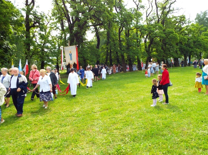 Uroczystość Bożego Ciała w Puszczy Mariańskiej