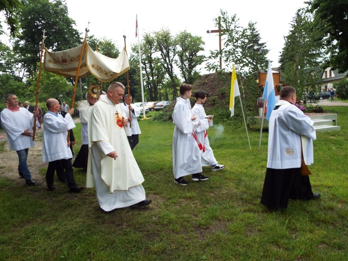 Uroczystość Bożego Ciała w Puszczy Mariańskiej