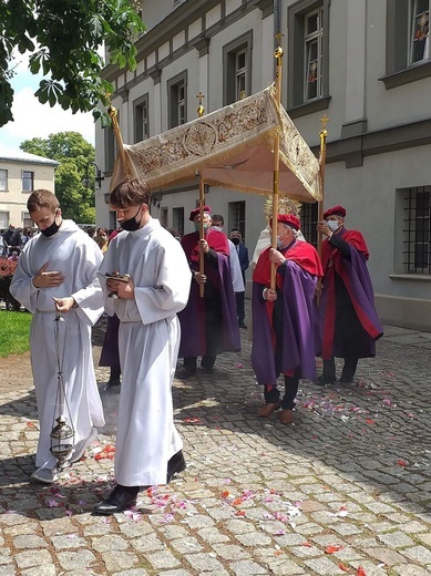 Strzegom. Parafia pw. Świętych Apostołów Piotra i Pawła