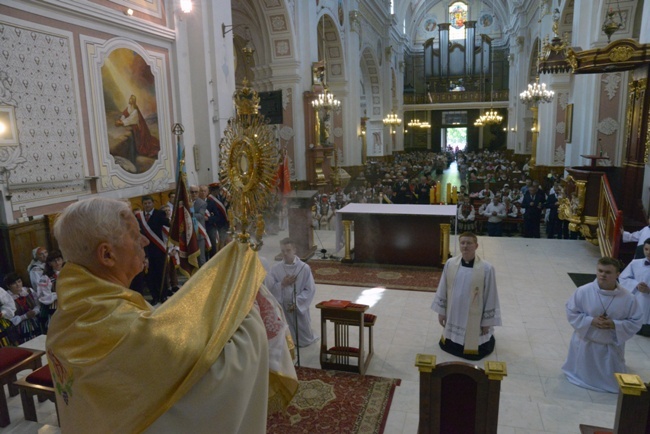 Procesja Bożego Ciała w opoczyńskiej parafii św. Bartłomieja