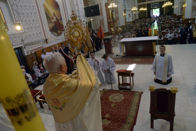 Procesja Bożego Ciała w opoczyńskiej parafii św. Bartłomieja