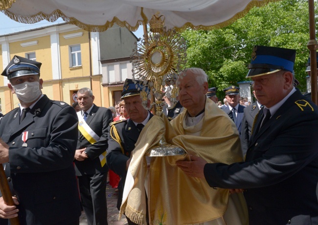 Procesja Bożego Ciała w opoczyńskiej parafii św. Bartłomieja