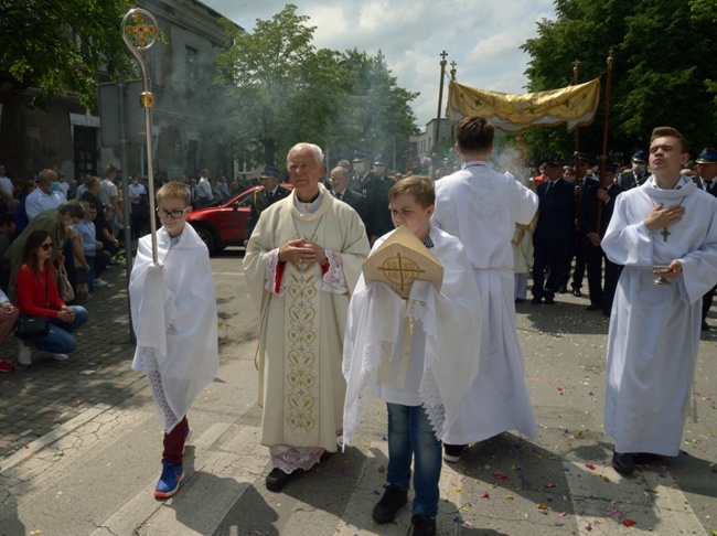 Procesja Bożego Ciała w opoczyńskiej parafii św. Bartłomieja