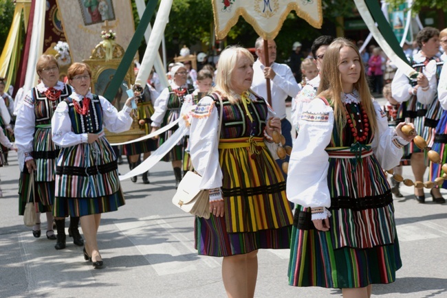 Procesja Bożego Ciała w opoczyńskiej parafii św. Bartłomieja