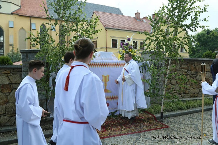 Strzegom. Parafia pw. Zbawiciela Świata i MB Szkaplerznej