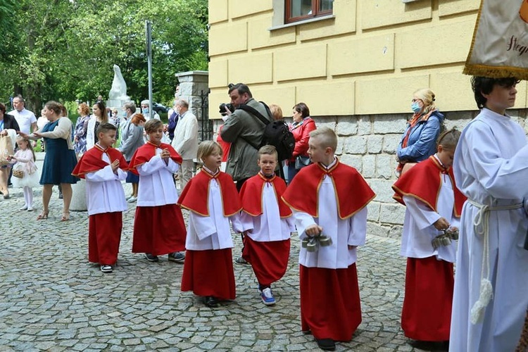 Strzegom. Parafia pw. Zbawiciela Świata i MB Szkaplerznej