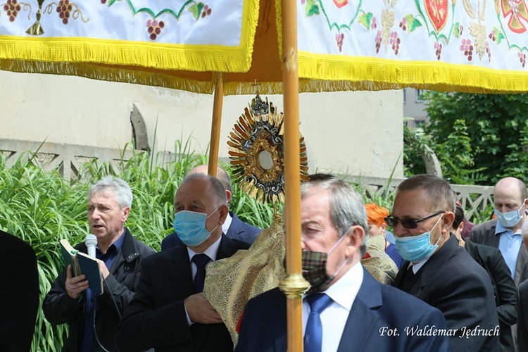 Strzegom. Parafia pw. Zbawiciela Świata i MB Szkaplerznej