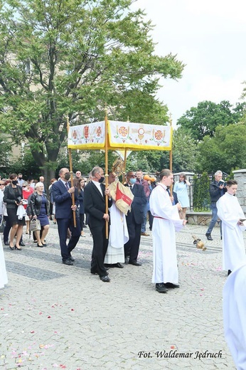 Strzegom. Parafia pw. Zbawiciela Świata i MB Szkaplerznej