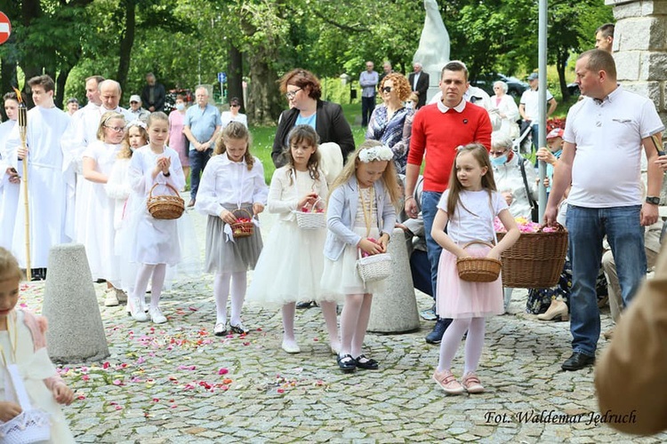 Strzegom. Parafia pw. Zbawiciela Świata i MB Szkaplerznej