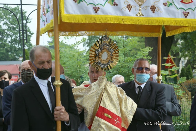 Strzegom. Parafia pw. Zbawiciela Świata i MB Szkaplerznej