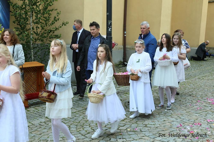 Strzegom. Parafia pw. Zbawiciela Świata i MB Szkaplerznej