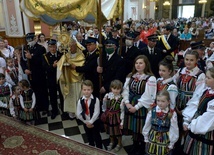 Procesji w opoczyńskiej kolegiacie św. Bartłomieja przewodniczył bp Adam Odzimek.