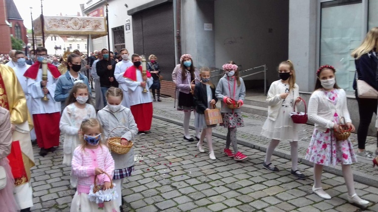 Wałbrzych. Parafia pw. Aniołów Stróżów
