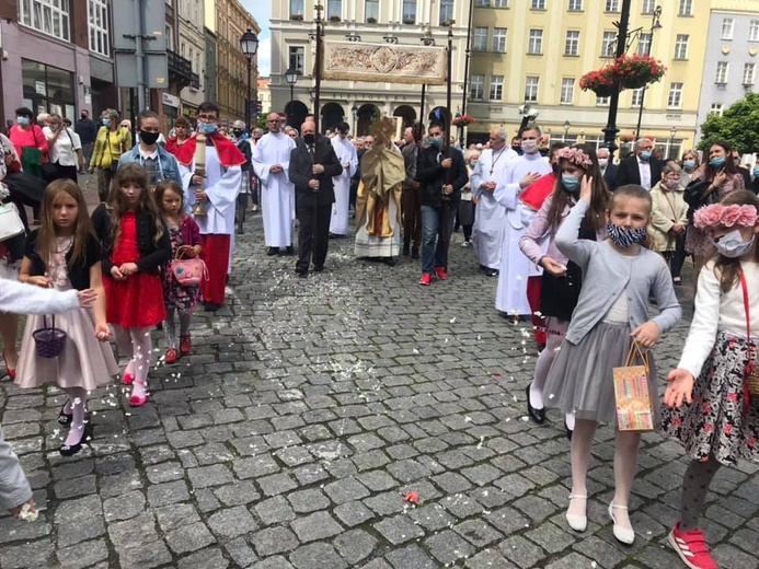 Wałbrzych. Parafia pw. Aniołów Stróżów