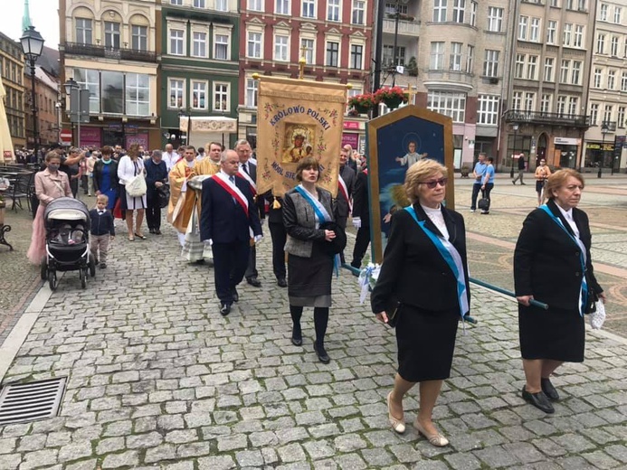 Wałbrzych. Parafia pw. Aniołów Stróżów