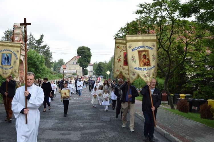 Stanowice. Parafia pw. Najświętszego Serca Pana Jezusa