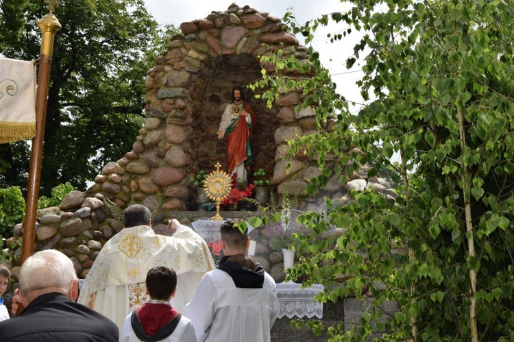 Stanowice. Parafia pw. Najświętszego Serca Pana Jezusa