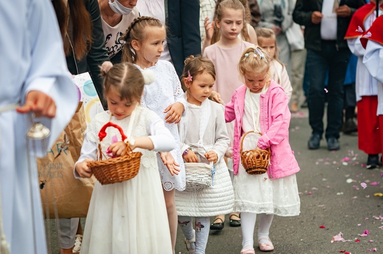 Bielawa. Parafia pw. Wniebowzięcia NMP