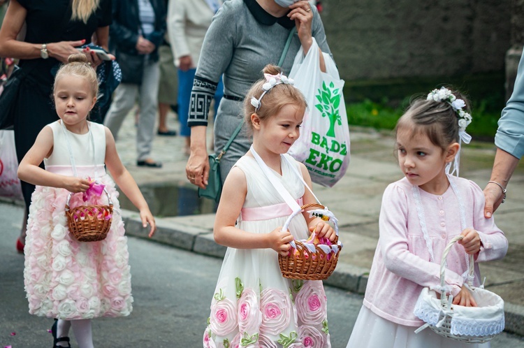 Bielawa. Parafia pw. Wniebowzięcia NMP