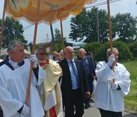 Tegoroczna trasa procesji przebiegała przez wieś Boczki Chełmońskie.