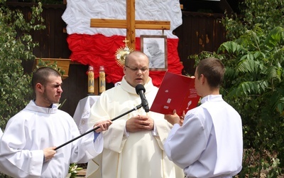 Ołtarze nawiązywały do postaci kard. Wyszyńskiego.