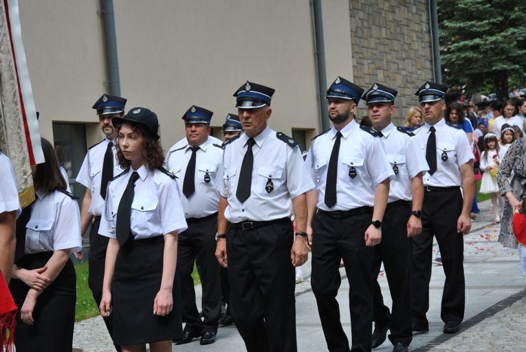 Za Panem Jezusem w Szymbarku