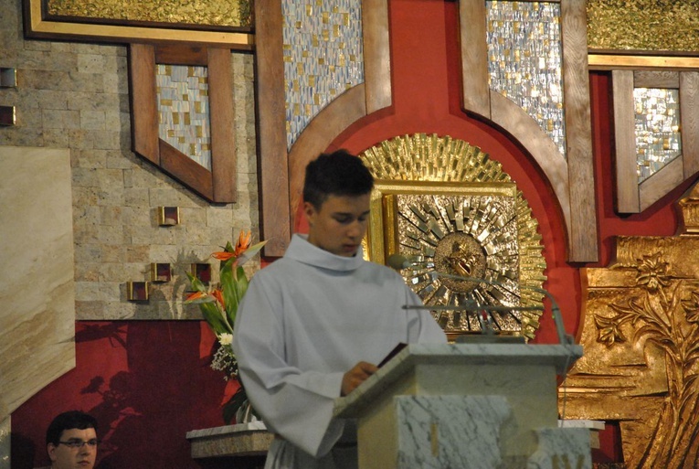 Za Panem Jezusem w Szymbarku