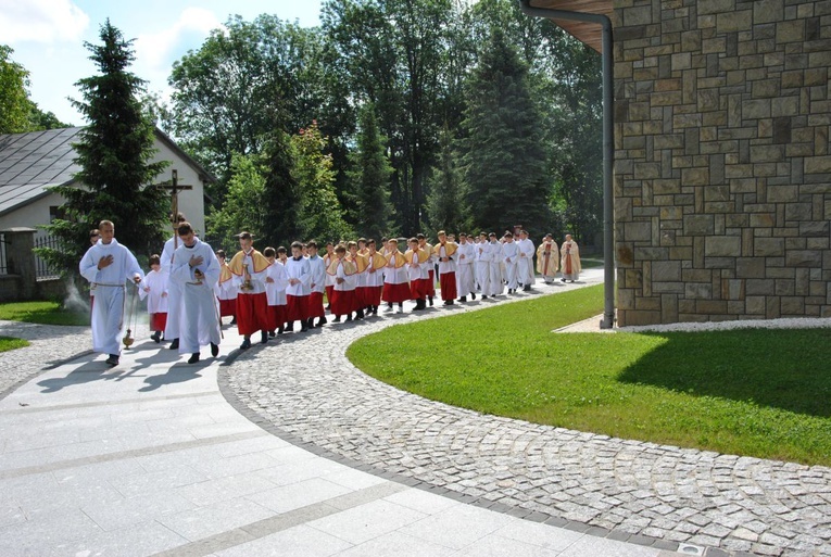 Za Panem Jezusem w Szymbarku