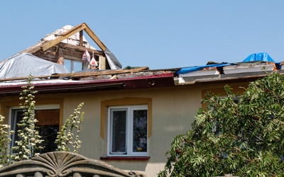 Wichura zerwała dachy w kilku gospodarstwach.