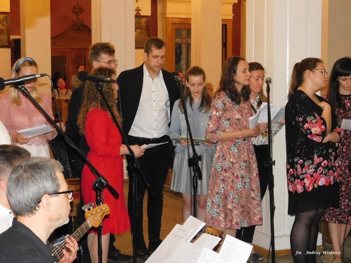 Nowa Sól. Uwielbienie w Boże Ciało