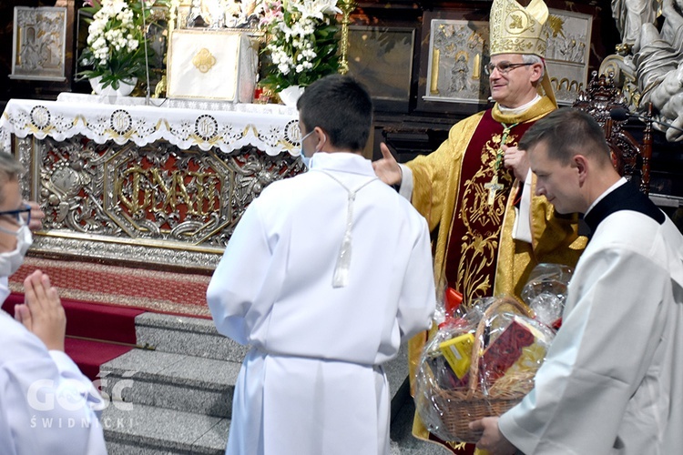 Promocja nowych lektorów i ceremoniarzy w diecezji świdnickiej