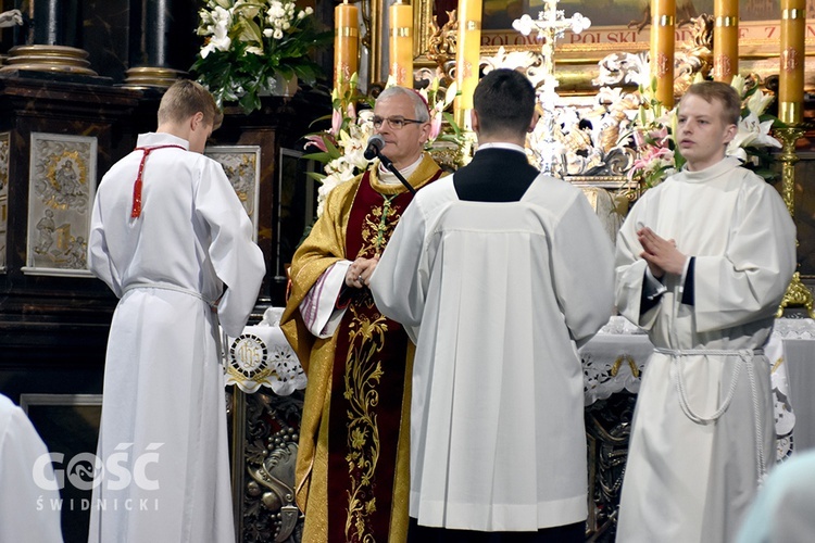 Promocja nowych lektorów i ceremoniarzy w diecezji świdnickiej